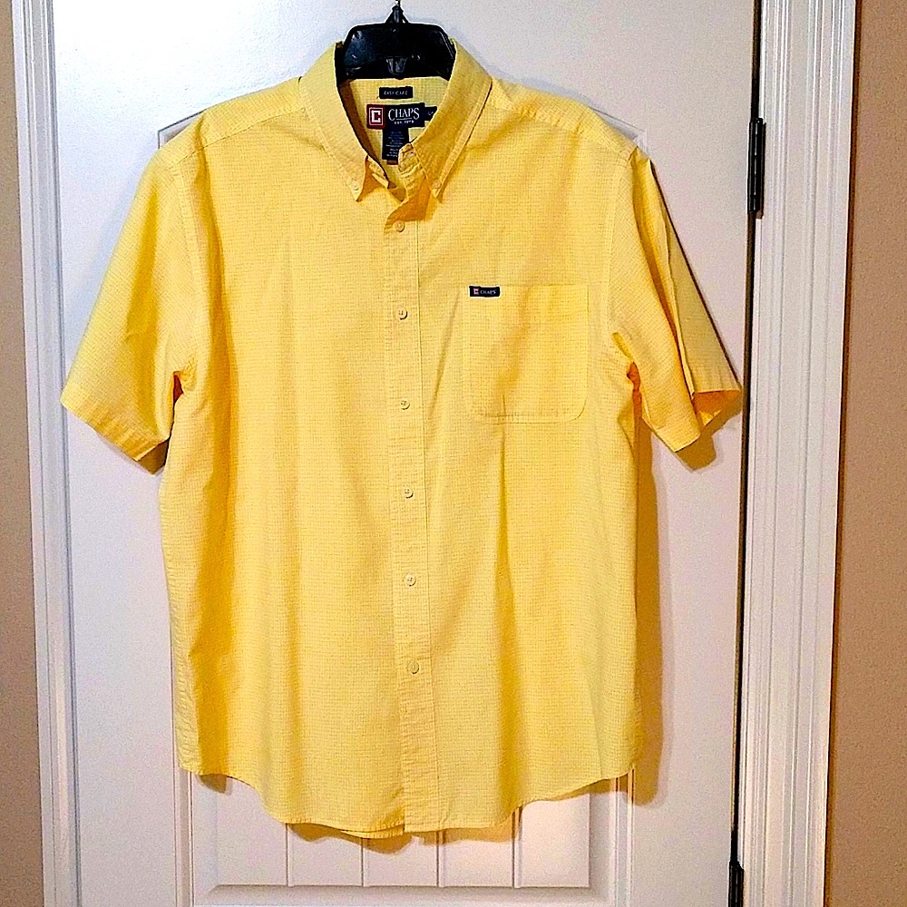Men’s CHAPS Easy Care Button Down Yellow Short Sleeve Large Shirt